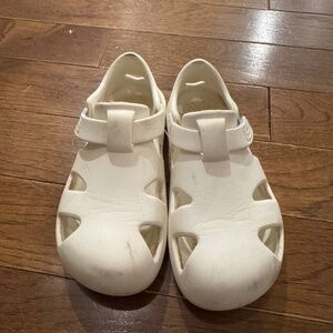 10 Little shoe size 11 Toddler